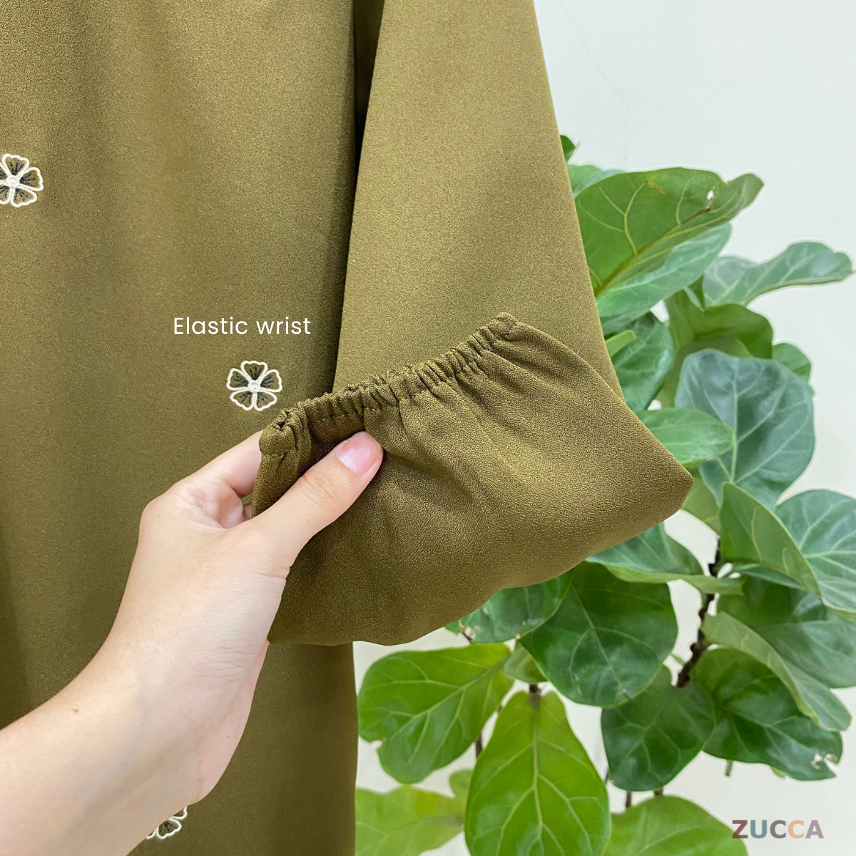 ZUCCA SHILA BLOUS LEHER BERGELOMBANG DENGAN SULAMAN FLORAL – MA005