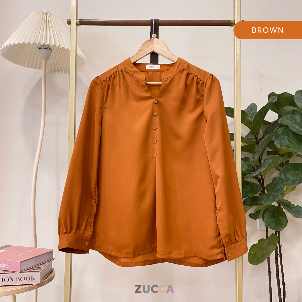 ZUCCA KELRA BLOUSE BAHU BERLIPAT DENGAN LEHER V-PLAKET - MA015
